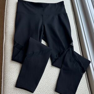 Old Navy Active Black Go-Dry Leggings with Sheer Panels size M